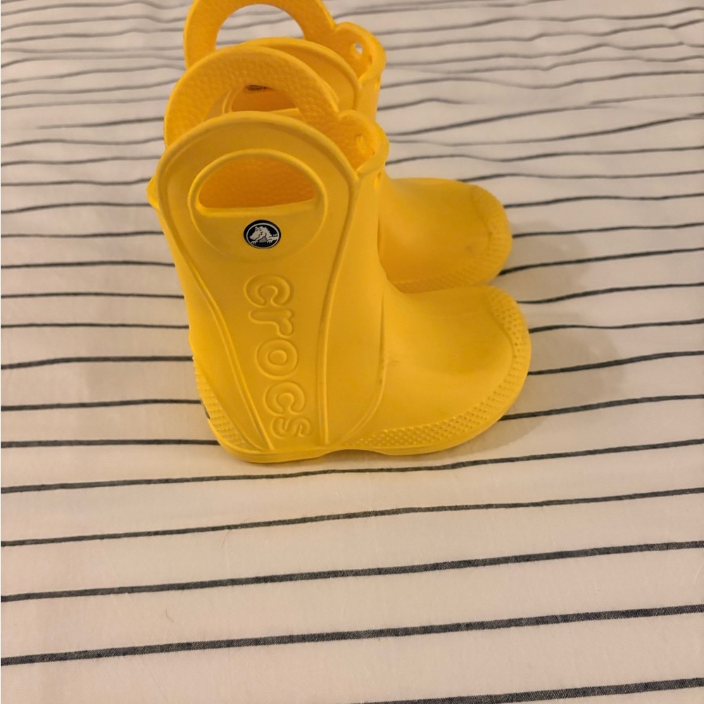 CROCS Bright Yellow Rain Boots Size 6 toddler - Picture 5 of 7
